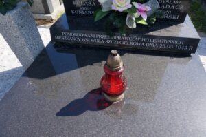 Dębno. Cmentarz na którym pochowanych jest 21 mieszkańców rozstrzelanych przez Niemców w 1943 roku / Marcin Różyc / Radio Kielce