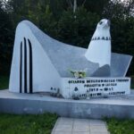 Wola Szczygiełkowa. Pomnik upamiętniający 21 mieszkańców rozstrzelanych przez Niemców w 1943 roku / Marcin Różyc / Radio Kielce