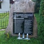 Wola Szczygiełkowa. Pomnik upamiętniający 21 mieszkańców rozstrzelanych przez Niemców w 1943 roku / Marcin Różyc / Radio Kielce