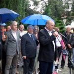 Na zdjęciu (przed mikrofonem): Krzysztof Koniusz - członek zarządu wojewódzkiego PiS z Pińczowa - wicedyrektor pińczowskiego Zespołu Szkół Zawodowych; w tle (od lewej): Jan Bębenek - działacz PiS w Pińczowie - kandydat do rady powiatu;  Janusz Koniusz - kandydat PiS na burmistrza Pińczowa i poseł Krzysztof Lipiec / Kamil Włosowicz / Radio Kielce