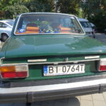 Jednym z przystanków w Rajdzie Zabytkowej Motoryzacji był Park Miejski w Pińczowie, gdzie zaprezentowano kilkadziesiąt zabytkowych modeli samochodów / Kamil Włosowicz / Radio Kielce