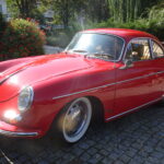 Jednym z przystanków w Rajdzie Zabytkowej Motoryzacji był Park Miejski w Pińczowie, gdzie zaprezentowano kilkadziesiąt zabytkowych modeli samochodów / Kamil Włosowicz / Radio Kielce