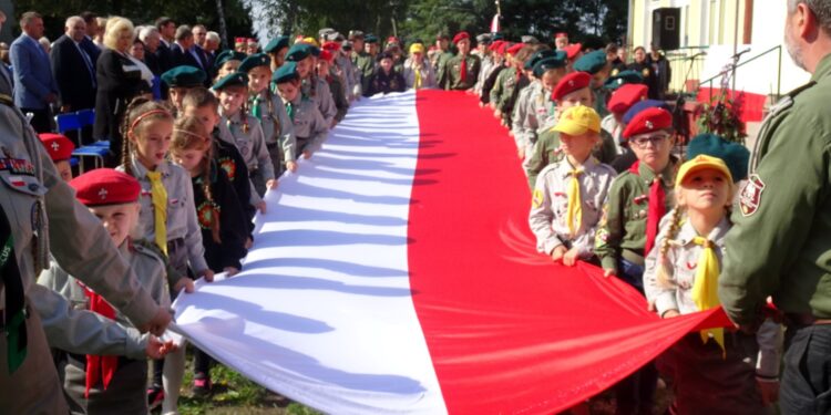 Kameduły. Rodzinny piknik historyczny „Buska Droga do Niepodległej” / Kamil Włosowicz / Radio Kielce