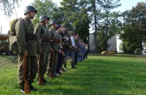 Kameduły. Rodzinny piknik historyczny „Buska Droga do Niepodległej” / Kamil Włosowicz / Radio Kielce