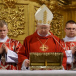 Poświęcenie palm w kieleckiej katedrze przez biskupa Kazimierza Ryczana / Kamil Król / Radio Kielce