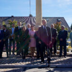 Bodzentyn. Uroczystości 79. rocznicy utworzenia Polskiego Państwa Podziemnego. Przed mikrofonem kandydat na burmistrza Bodzentyna Dariusz Świetlik  / Michał Kita / Radio Kielce