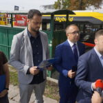 Koalicja Obywatelska zaprezentowała swoje pomysły na komunikację w Kielcach. Od lewej: Kamil Piwowarski, Marek Kowalski, poseł Artur Gierada i Michał Piasecki / Michał Kita / Radio Kielce