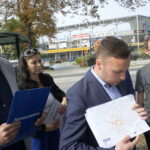 Koalicja Obywatelska zaprezentowała swoje pomysły na komunikację w Kielcach. Od lewej: Marek Kowalski, Monika Kowalczyk i Michał Piasecki / Michał Kita / Radio Kielce