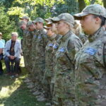 Odsłonięto obelisku poświęconego Polskiej Organizacji Wojskowej i mieszkańcom miejscowości, którzy sto lat temu stawili czynny opór żandarmerii austriackiej, dokonującej rekwizycji żywności / Emilia Sitarska / Radio Kielce