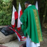 Odsłonięto obelisku poświęconego Polskiej Organizacji Wojskowej i mieszkańcom miejscowości, którzy sto lat temu stawili czynny opór żandarmerii austriackiej, dokonującej rekwizycji żywności / Emilia Sitarska / Radio Kielce