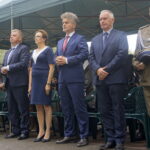 Jubileusz 29-lecia istnienia Centrum Przygotowań do Misji Zagranicznych, od lewej: płk Paweł Chabielski, senator PiS Jarosław Rusiecki, wojewoda świętokrzyski Agata Wojtyszek, senator PiS Krzysztof Słoń / Monika Miller / Radio Kielce