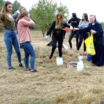 Jędrzejów. Sprzątanie cmentarza żydowskiego / Ewa Pociejowska - Gawęda / Radio Kielce