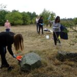 Jędrzejów. Sprzątanie cmentarza żydowskiego / Ewa Pociejowska - Gawęda / Radio Kielce