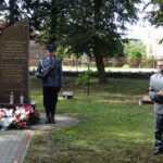 Uroczystości, podczas których upamiętniono żołnierzy Wojska Polskiego i funkcjonariuszy Policji Państwowej, zamordowanych w Katyniu, Charkowie, Twerze i Miednoje. Starosta jędrzejowski Edmund Kaczmarek / Ewa Pociejowska-Gawęda / Radio Kielce