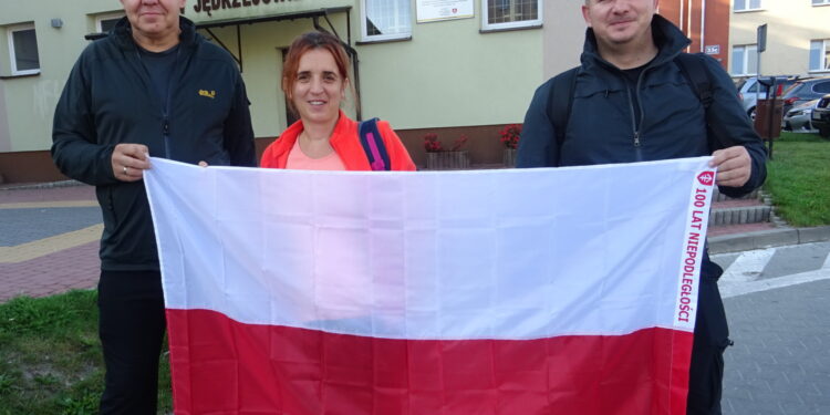 Uczestnicy marszu „100 km na 100-lecie Niepodległości” / Ewa Pociejowska-Gawęda / Radio Kielce