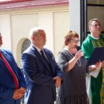 Skarżysko-Kamienna. 90-lecie istnienia energetyków okręgu radomsko-kieleckiego. Na zdjęciu (od lewej): Dariusz Kowalski –zastępca dyrektora generalnego PGE Dystrybucja oddział w Skarżysku; Wojciech Nita – dyrektor generalny PGE Dystrybucja odział w Skarżysku; Anna Szczeniak - pracownik PGE-Dystrybucja; ks. Rafał Widuliński - wikary parafii, Barbara Czerwińska – dyrektor PGE Obrót oddział w Skarżysku / Tomasz Piwko / Radio Kielce