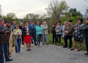 Mieszkańcy Michałowa protestują przeciw zamknięciu mostu / Anna Głąb / Radio Kielce