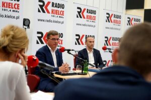 Studio Polityczne. Na zdjęciu (od lewej): Andrzej Pruś - PiS i Sławomir Gierada - PO / Karol Żak / Radio Kielce
