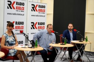 Studio Polityczne. Na zdjęciu (od lewej): Magdalena Fogiel-Litwinek - Kukiz'15, Marek Szczepanik - PSL i Marek Kowalski - Nowoczesna / Karol Żak / Radio Kielce