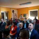 Tumlin-Wykień. Spotkanie przedstawicieli Prawa i Sprawiedliwości z mieszkańcami gminy Miedziana Góra. Na zdjęciu (od lewej): Elżbieta Śreniawska - prezes MPK Kielce - kandydatka do sejmiku województwa, poseł Anna Krupka, Wojciech Bugaj - kandydat na wójta gminy Miedziana Góra, Mieczysław Gębski - radny sejmiku województwa i Mirosław Gębski - radny powiatu kieleckiego / Michał Kita / Radio Kielce