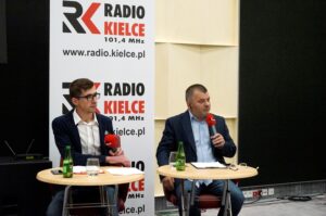 Studio Polityczne. Na zdjęciu (od lewej): Michał Kita i Radosław Podsiadły / Karol Żak / Radio Kielce