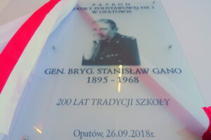 Generał brygady Stanisław Gano patronem Szkoły Podstawowej nr 1 w Opatowie / Emilia Sitarska / Radio Kielce