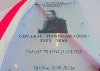 Generał brygady Stanisław Gano patronem Szkoły Podstawowej nr 1 w Opatowie / Emilia Sitarska / Radio Kielce