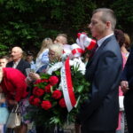 Odsłonięto obelisku poświęconego Polskiej Organizacji Wojskowej i mieszkańcom miejscowości, którzy sto lat temu stawili czynny opór żandarmerii austriackiej, dokonującej rekwizycji żywności. Grzegorz Gajewski, prezes PGKiM w Opatowie / Emilia Sitarska / Radio Kielce