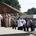 Sulisławice. Poświęcenie sukienki i korony dla cudownego obrazu / Grzegorz Jamka / Radio Kielce