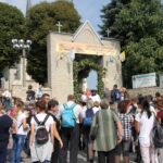 Sulisławice. Poświęcenie sukienki i korony dla cudownego obrazu / Grzegorz Jamka / Radio Kielce