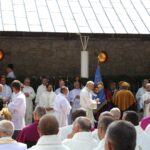 Sulisławice. Poświęcenie sukienki i korony dla cudownego obrazu / Grzegorz Jamka / Radio Kielce