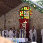 Sulisławice. Poświęcenie sukienki i korony dla cudownego obrazu / Grzegorz Jamka / Radio Kielce