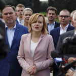 Kielce. Konferencja PiS. Na zdjęciu (od lewej): poseł Marek Kwitek, poseł Anna Krupka i poseł Krzysztof Lipiec / Jarosław Kubalski / Radio Kielce