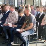 Pierwsi absolwenci klasy patronackiej MAN-a w starachowickim ZSZ nr 3 odebrali umowy o pracę w firmie / Anna Głąb / Radio Kielce