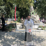 Sandomierz. Uroczystości z okazji 79. rocznicy wybuchu II wojny światowej. Modlitwę za ofiary II wojny światowej odmówił ksiądz Bartłomiej  Krzos / Grażyna Szlęzak-Wójcik / Radio Kielce