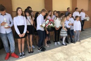 Uroczystości upamiętniające ofiary pierwszego nalotu niemieckiego na stację kolejową / Grażyna Szlęzak-Wójcik / Radio Kielce