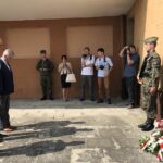 Uroczystości upamiętniające ofiary pierwszego nalotu niemieckiego na stację kolejową. Delegacja starostwa powiatowego: Janusz Suszyna, sekretaz powiatu Paweł Niedźwiedź i Ryszard Nagórny / Grażyna Szlęzak-Wójcik / Radio Kielce