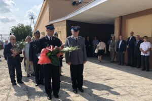 Uroczystości upamiętniające ofiary pierwszego nalotu niemieckiego na stację kolejową / Grażyna Szlęzak-Wójcik / Radio Kielce