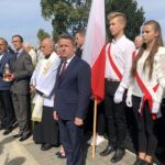 Staszów. Uroczystości przy odnowionej mogile poległych w czasie I i II wojny światowej / Grażyna Szlęzak - Wójcik / Radio Kielce