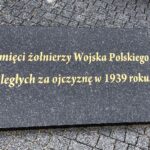 Staszów. Uroczystości przy odnowionej mogile poległych w czasie I i II wojny światowej / Grażyna Szlęzak - Wójcik / Radio Kielce