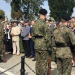 Staszów. Uroczystości przy odnowionej mogile poległych w czasie I i II wojny światowej / Grażyna Szlęzak - Wójcik / Radio Kielce