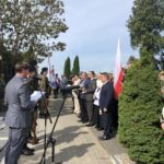 Staszów. Uroczystości przy odnowionej mogile poległych w czasie I i II wojny światowej / Grażyna Szlęzak - Wójcik / Radio Kielce