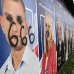 Zniszczone banery Komitetu Wyborczego Prawa i Sprawiedliwości / Grażyna Szlęzak-Wójcik / Radio Kielce