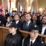 Pielgrzymka samorządowców, strażaków i parlamentarzystów. W ławce, pierwsza z lewej: Anna Krupka, poseł PiS, trzeci z lewej: Władysław Kosinak-Kamysz, prezes PSL / Grażyna Szlęzak-Wójcik / Radio Kielce