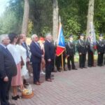 Nadanie imienia rotmistrza Witolda Pileckiego Szkole Podstawowej. Od lewej: Andrzej Pruś, wiceprzewodniczący sejmiku woj, świętokrzyskiego, Krzysztof Lipiec, poseł PiS / Anna Głąb / Radio Kielce