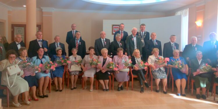 26 par z Kielc obchodziło jubileusz 50-lecia małżeństwa / Wiktor Dziarmaga / Radio Kielce