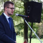 Odsłonięto obelisku poświęconego Polskiej Organizacji Wojskowej i mieszkańcom miejscowości, którzy sto lat temu stawili czynny opór żandarmerii austriackiej, dokonującej rekwizycji żywności. Jakub Ryba, inspektor w Biurze Upamiętniania Walk i Męczeństwa Instytutu Pamięci Narodowej w Krakowie / Emilia Sitarska / Radio Kielce