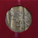 03.09.2018 Kielce. ŚUW. Konferencja prasowa dotycząca nowych projektów wojewody związanych z obchodami stulecia niepodległości. Okolicznościowy medal / Jarosław Kubalski / Radio Kielce