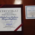 03.09.2018 Kielce. ŚUW. Konferencja prasowa dotycząca nowych projektów wojewody związanych z obchodami stulecia niepodległości. Okolicznościowy medal / Jarosław Kubalski / Radio Kielce