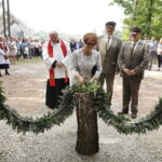 05.09.2018 Michniów. Leśna Droga Krzyżowa. Poseł Maria Zuba / Jarosław Kubalski / Radio Kielce